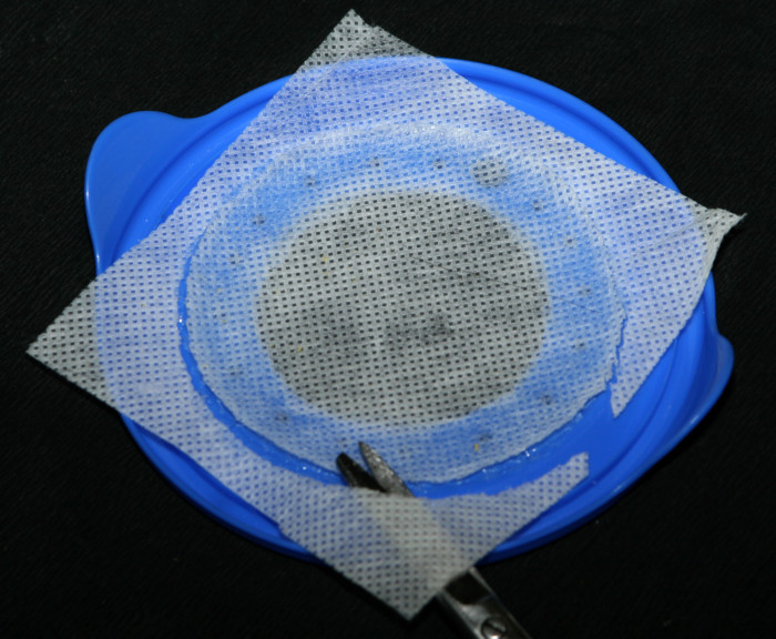 обрезали нетканку